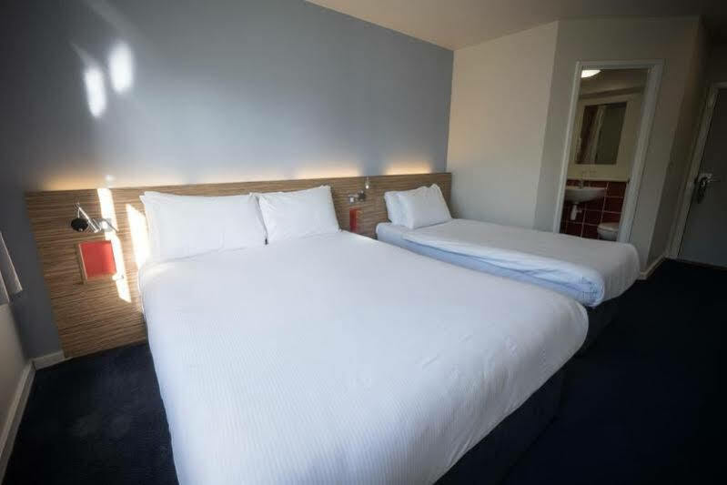 Travelodge Лимерик Экстерьер фото